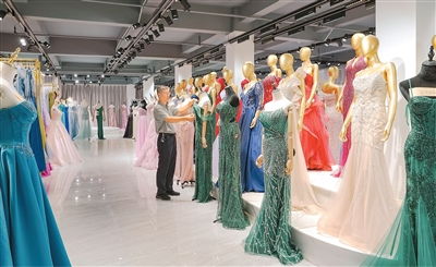 潮州婚紗禮服圈粉海外，服裝制造產業煥發新活力